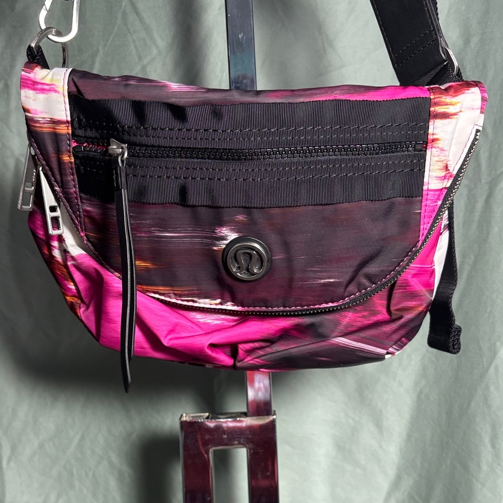 lululemon athletica Vibrant Pink and Black Festival Bag - still have tag
